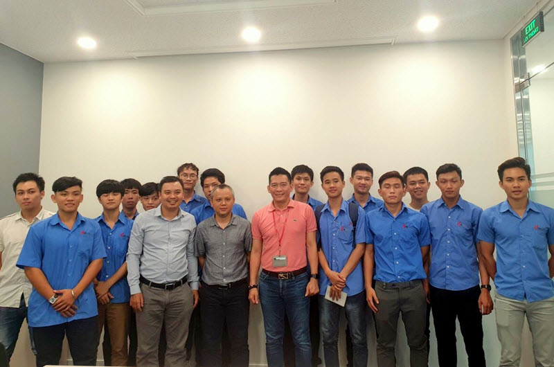 Bugi NGK truyền cảm hứng cho bạn trẻ khởi nghiệp