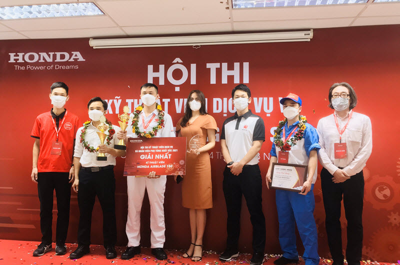 NGK SPARK PLUGS ACCOMPANY THE CONTEST "EXCELLENT SERVICE TECHNICIANS AND SPARE PARTS STAFF 2021"