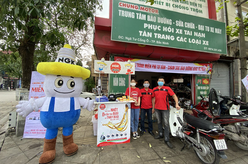 [BAC NINH_14th March, 2021] NGK SPARK PLUGS ORGANIZE A FREE SPARK PLUG MAINTENANCE PROGRAM AT A GENUINE DEALER