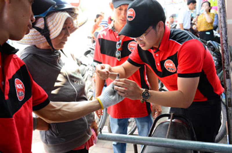 [CAN THO - April 2016] THE IMPORTANCE OF CHANGING MOTORCYCLE SPARK PLUGS PERIODICALLY EVERY 8,000 KM!