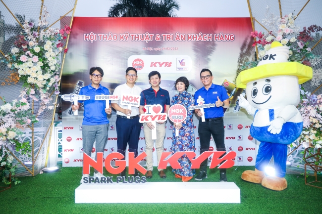Bugi NGK tổ chức hội thảo kỹ thuật và tri ân khách hàng tại Hà Nội